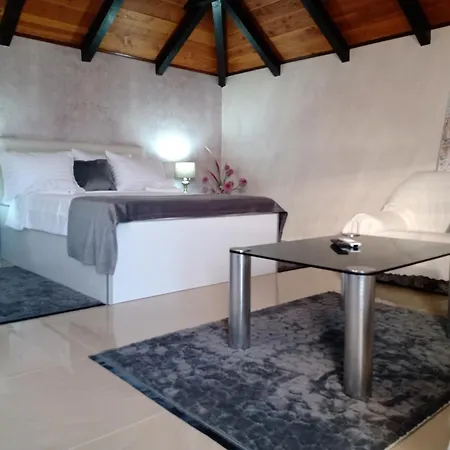 Moravska Obala - Prenociste I Restoran