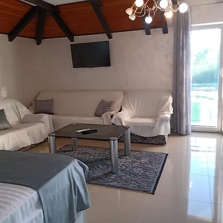 Διαμέρισμα Moravska Obala - Prenociste I Restoran Velika Plana