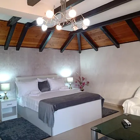 Moravska Obala - Prenociste I Restoran