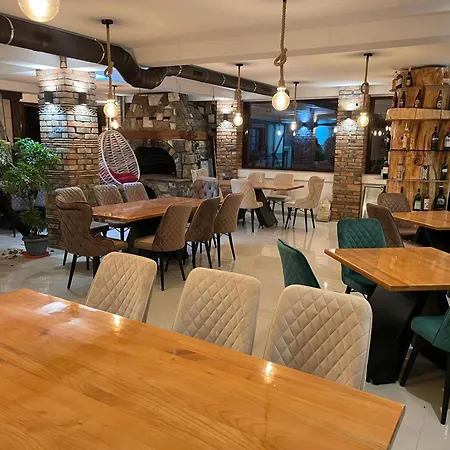 Moravska Obala - Prenociste I Restoran